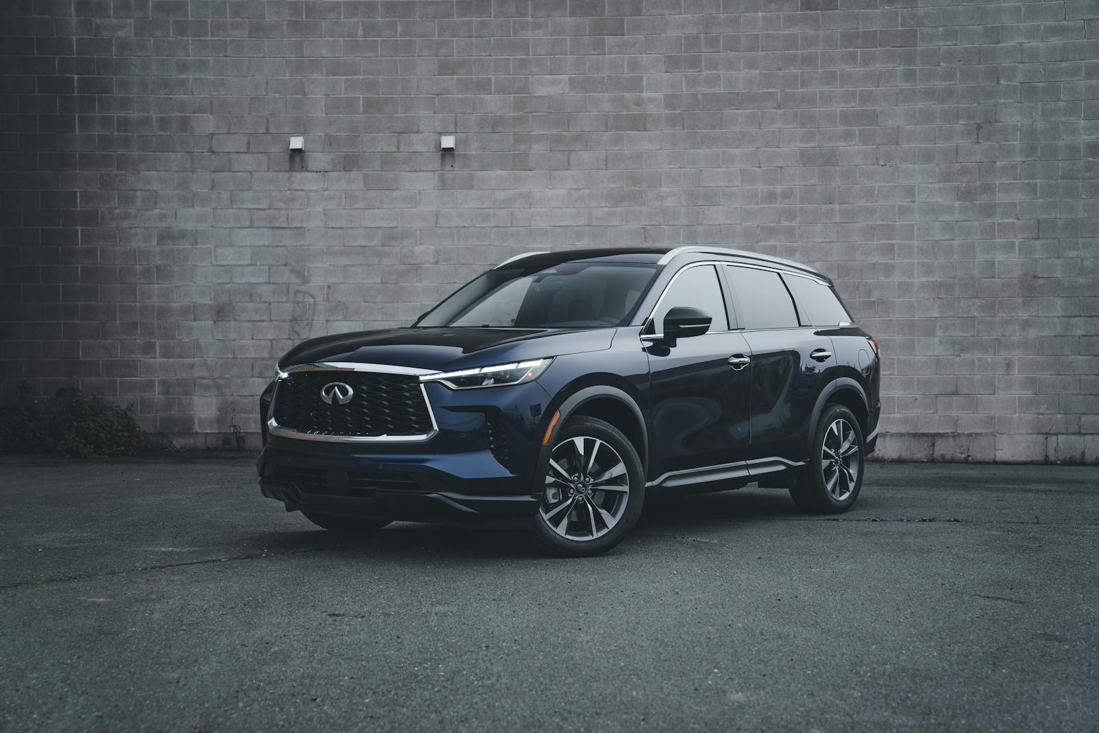 Stylish Infiniti QX60 SUV parked in an urban setting, showcasing modern automotive design.