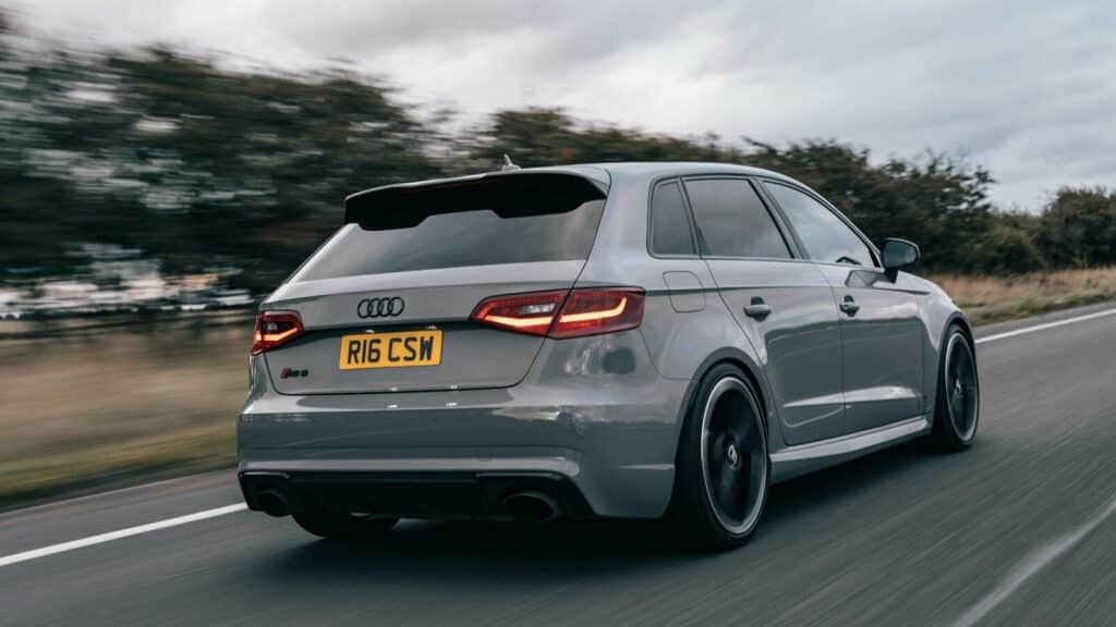 gray bmw m 3 on road