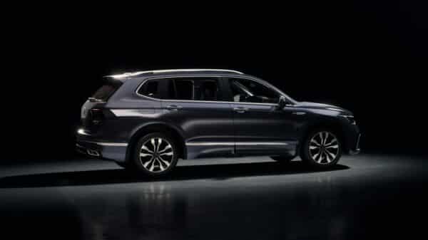 Dark blue suv parked on a reflective surface